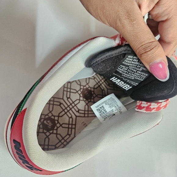 Nike SB Dunk Low Habibi Mens - Picture 6 of 9